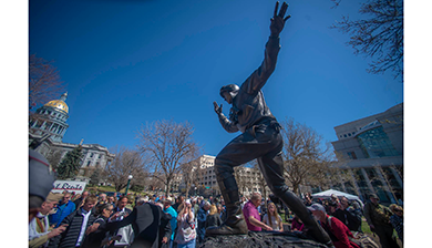 Rose Statue 390x224.png
